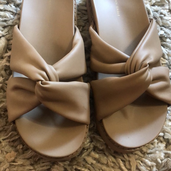 AE Twist Slide Sandal - Picture 13 of 14